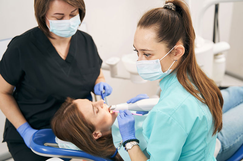 Dental assistant career